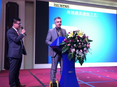 ITALTECNO s.r.l.设备部经理 Dr. Marcello Rossi在大会上作专题技术报告