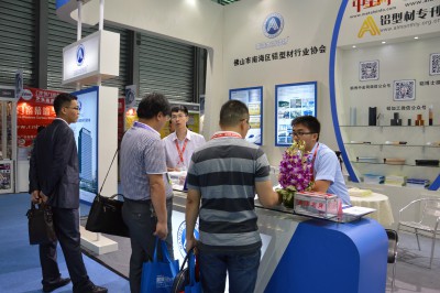 2014年7月9日，南海铝型材行业协会到上海参加中国国际铝工业展