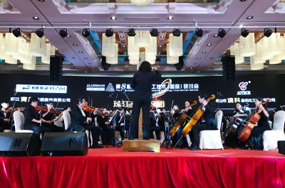 2017年11月4日晚，“激情岁月”因为会在广东嘉思高酒店奏响，珠江交响乐团为参会代表带来了美妙的音乐。
