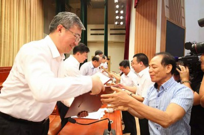 2017年6月19日，坚美铝业董事长曹湛斌先生荣获佛山大城企业家称号。