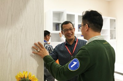2017年11月5日，参观广东百家邦科技有限公司展厅。